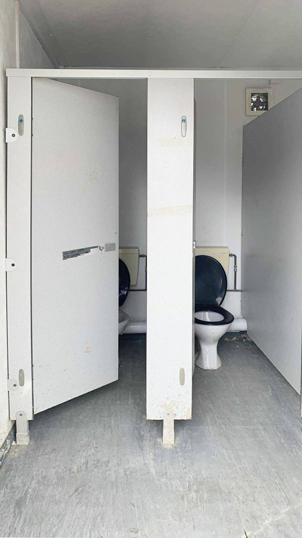 2x Gents toilets