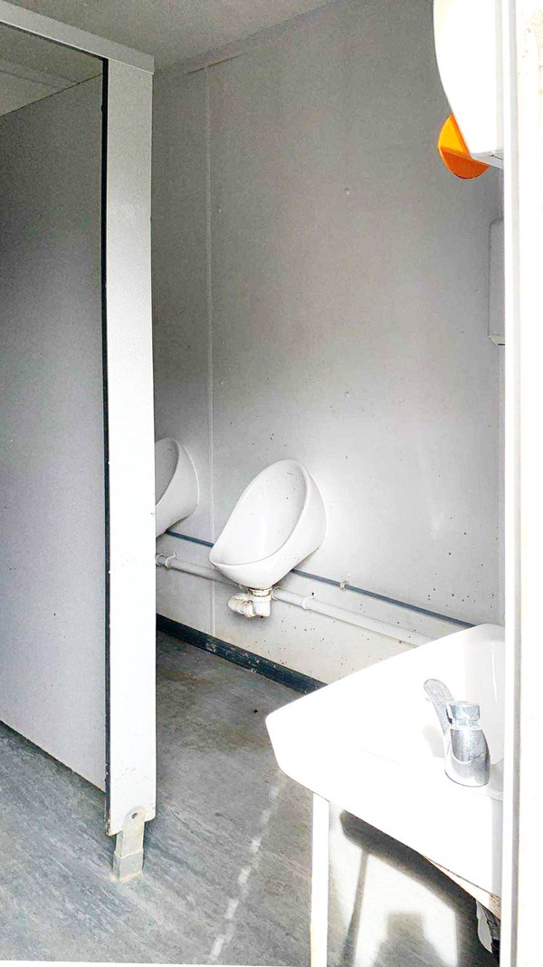 2x Urinals