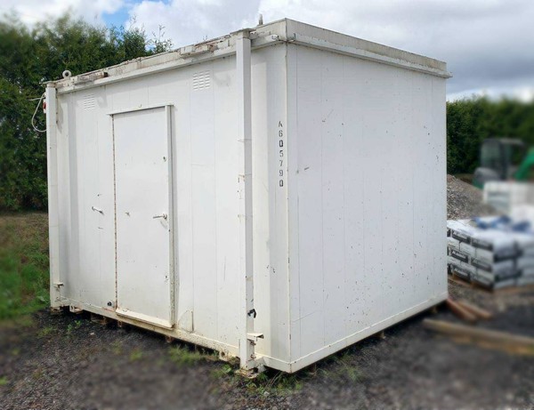 Jack leg toilet unit 2 + 1 for sale