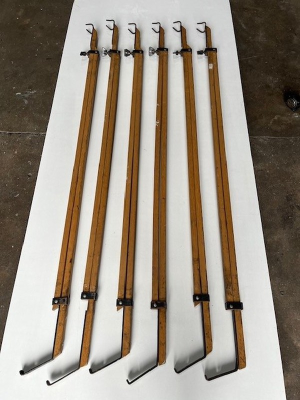 Extendable stage braces