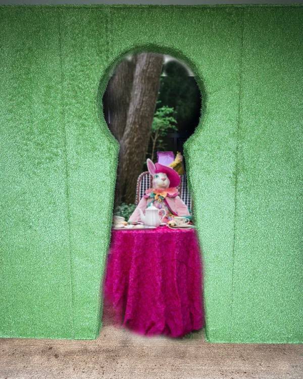 Alice in wonderland keyhole prop