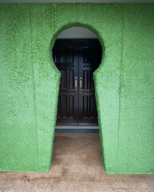 Alice in wonderland prop  Through the keyhole