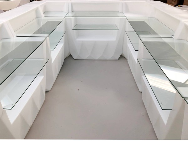 White mobile bar (Illuminated and colour changing)