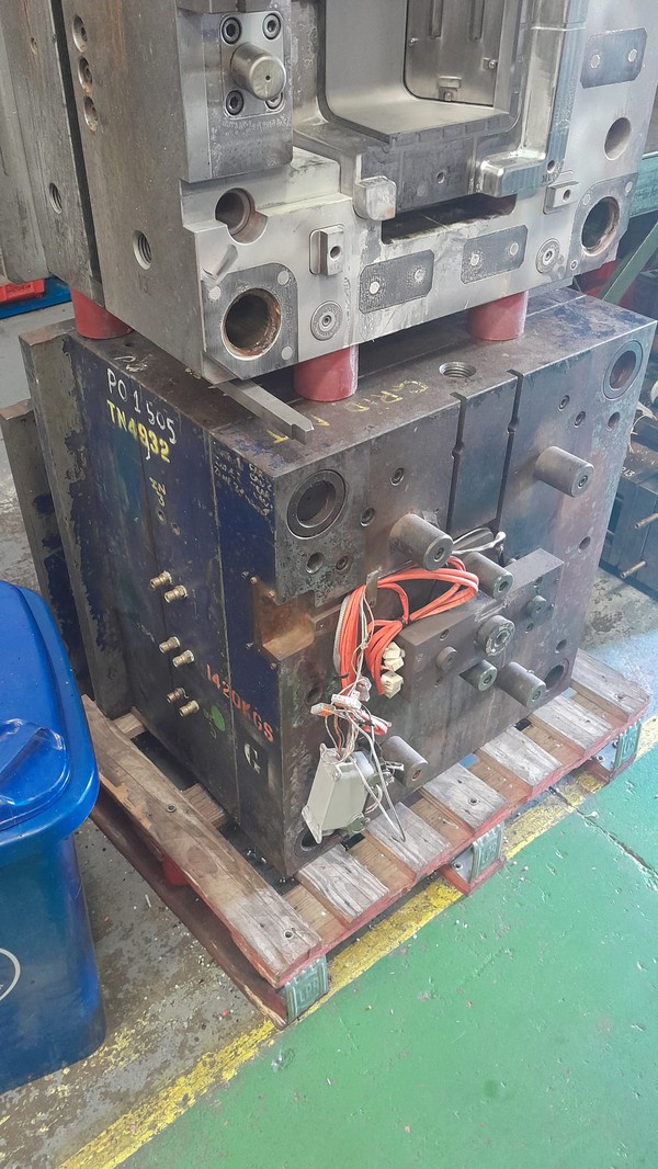 Injection moulding tools for marquee plastic floors