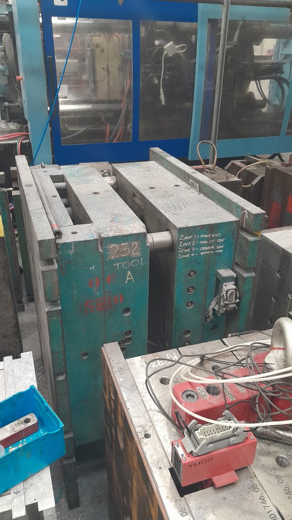 Plastic floor injection moulding tools