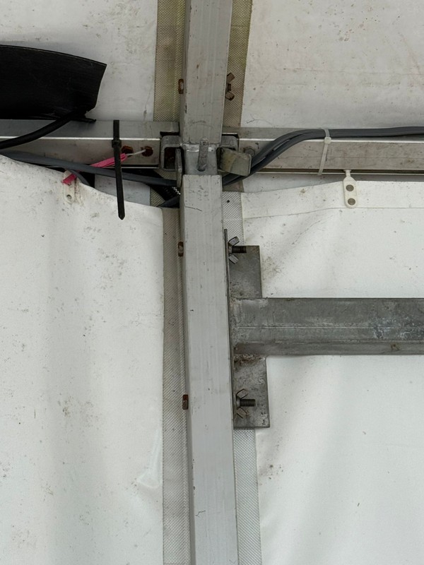 Party tent leg with Portal beam