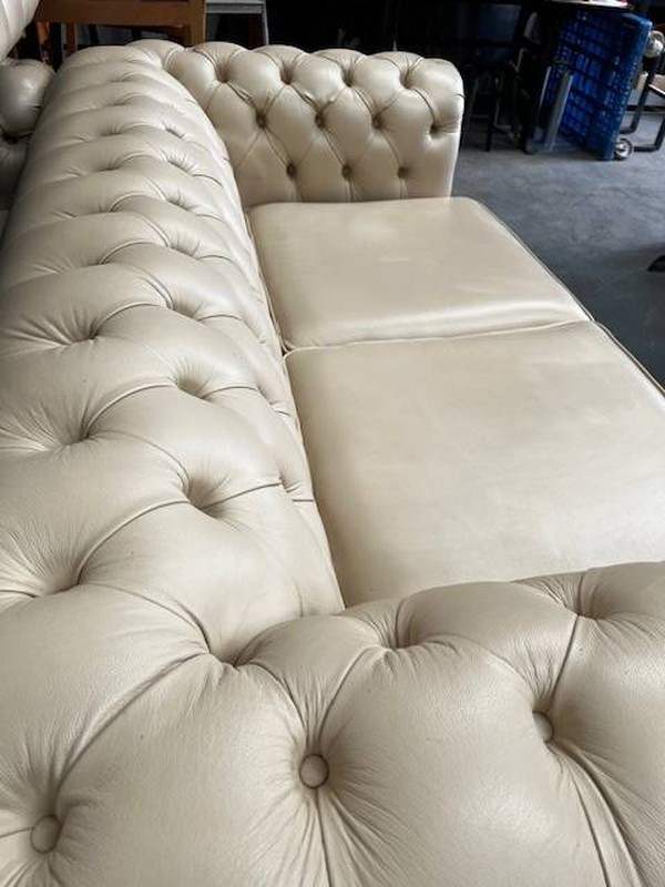 Leather button back / Chesterfield sofa