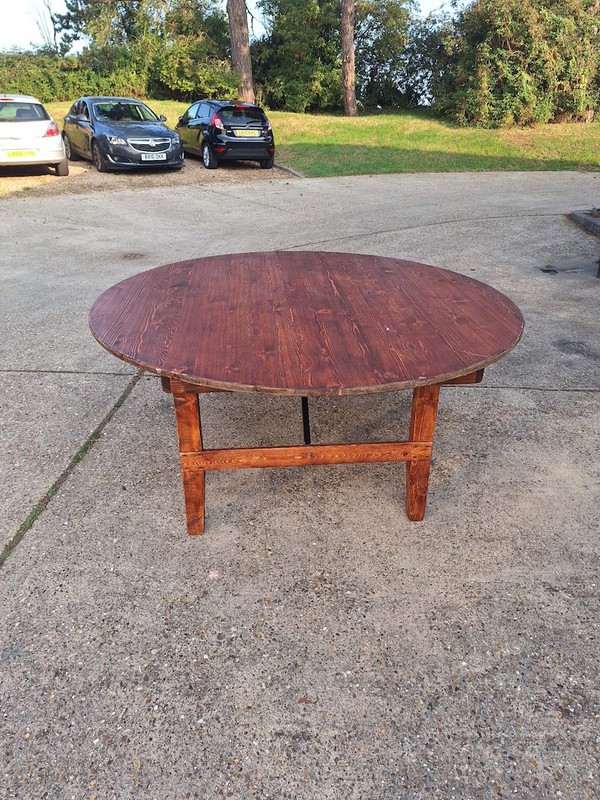 6ft round table