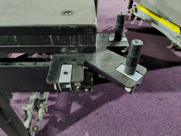 Universal pin connectors
