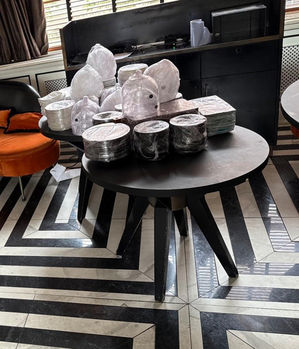 20x Black Tables