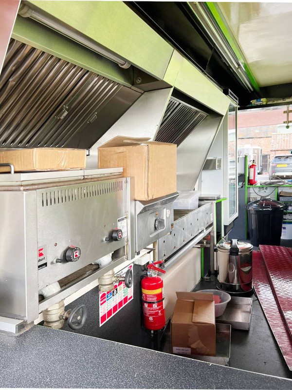 Catering trailer with Built-in high-efficiency extraction system