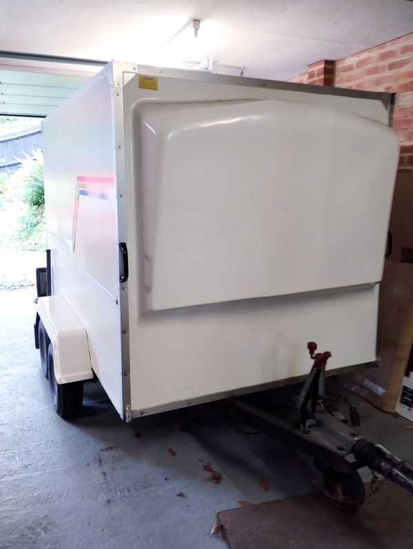 Twin wheel box trailer