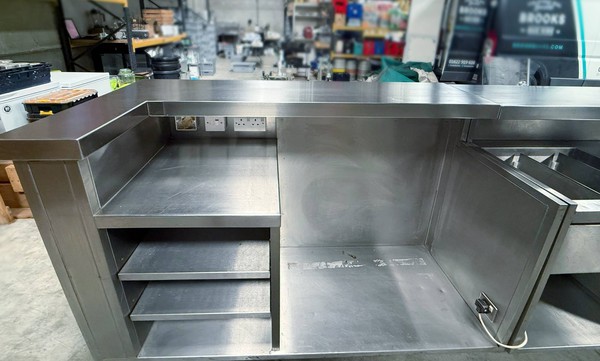 Stainless steel mobile bar counter