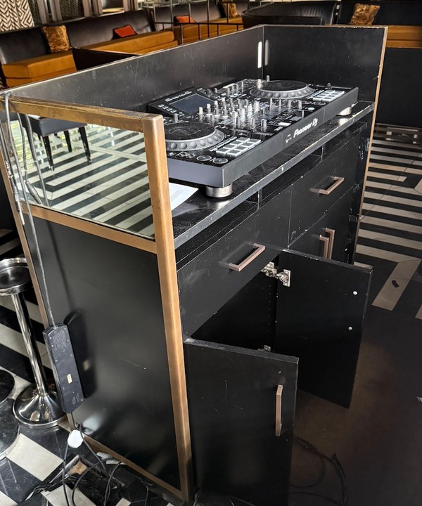 Mirrored dj booth