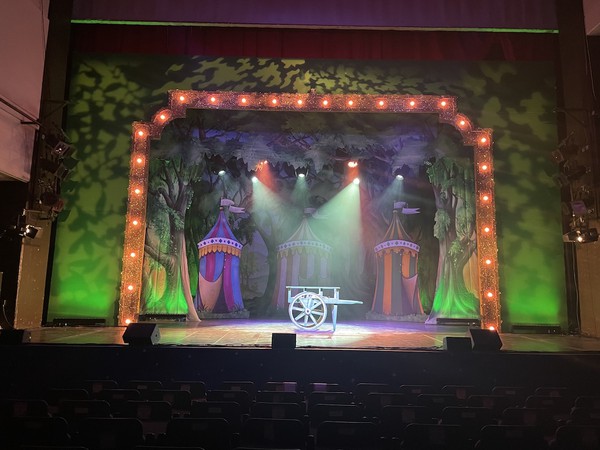 Robin Hood Pantomime Set