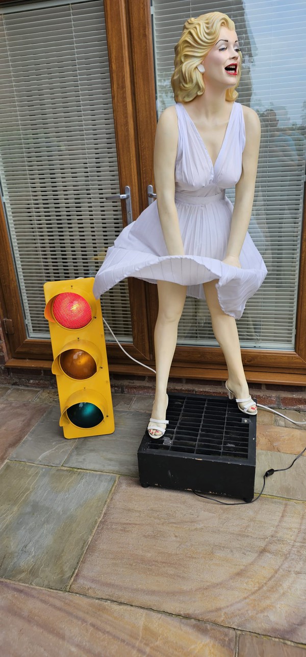 Marilyn Monroe and American yellow traffic lights