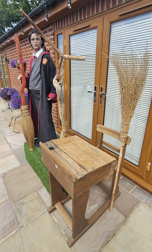 Harry potter school desk