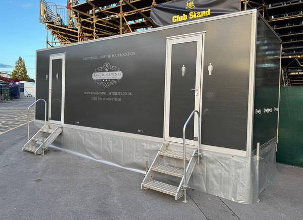 4+2 Recirc Luxury Toilet Trailer