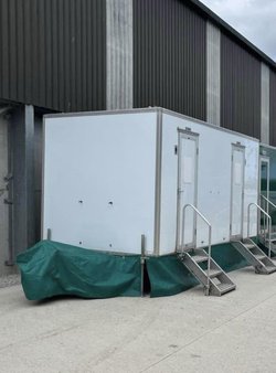 Secondhand 2+1 Recirculating Luxury Toilet Unit For Sale