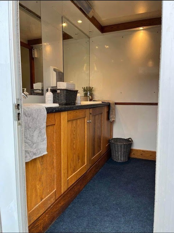 Second hand 2+1 Recirculating Luxury Toilet Unit For Sale